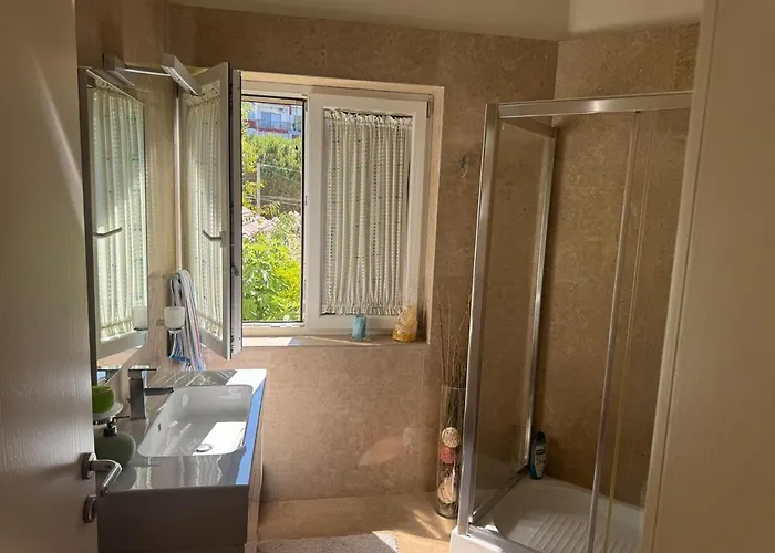 Ab 10 * Golem (Tirana)